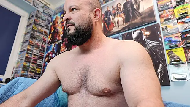 Snapshot of Muscle_Bear chatting on March 26, 5:24 am Muscle Bear online show from March 26, 5:24 am