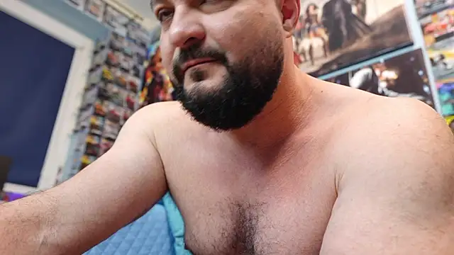Snapshot of Muscle_Bear chatting on April 3, 4:21 am Muscle Bear online show from April 3, 4:21 am