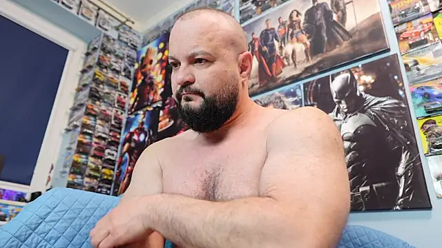 Snapshot of Muscle_Bear chatting on April 4, 5:16 am Muscle Bear online show from April 4, 5:16 am