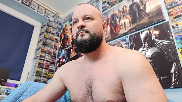 Snapshot of Muscle_Bear chatting on April 6, 4:46 am Muscle Bear online show from April 6, 4:46 am