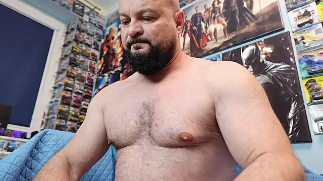 Snapshot of Muscle_Bear chatting on April 19, 4:45 am Muscle Bear online show from April 19, 4:45 am