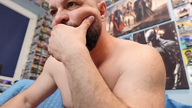 Snapshot of Muscle_Bear chatting on April 25, 6:38 am Muscle Bear online show from April 25, 6:38 am