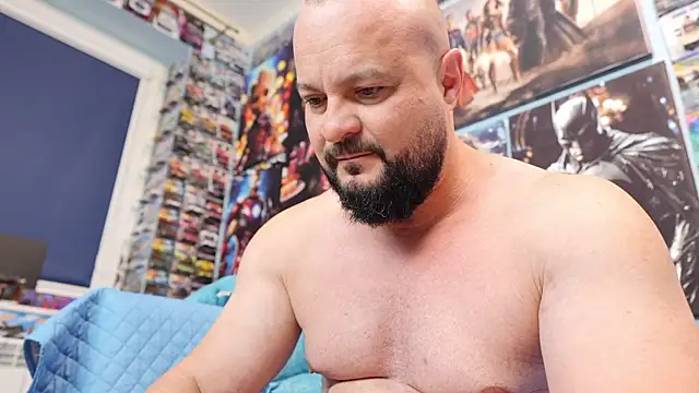 Snapshot of Muscle_Bear chatting on May 9, 4:17 am Muscle Bear online show from May 9, 4:17 am