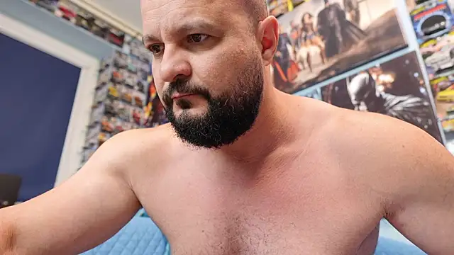 Snapshot of Muscle_Bear chatting on May 20, 5:35 am Muscle Bear online show from May 20, 5:35 am