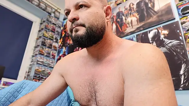 Snapshot of Muscle_Bear chatting on June 14, 5:53 am Muscle Bear online show from June 14, 5:53 am