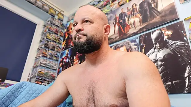 Snapshot of Muscle_Bear chatting on July 17, 5:36 am Muscle Bear online show from July 17, 5:36 am