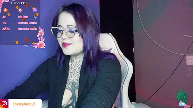 Snapshot of cherrybom_ chatting on December 13, 5:38 am cherrybom online show from December 13, 5:38 am