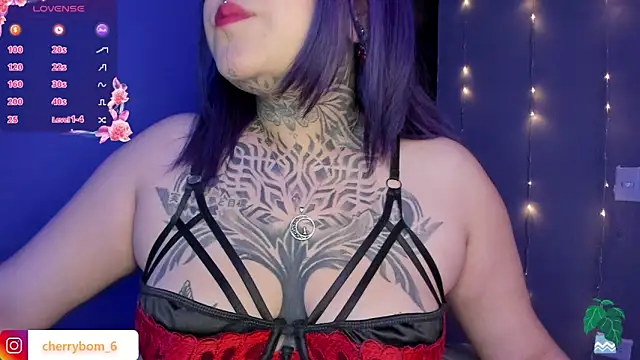 Snapshot of cherrybom_ chatting on February 3, 8:24 am cherrybom online show from February 3, 8:24 am