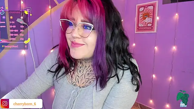 Snapshot of cherrybom_ chatting on September 11, 8:09 pm cherrybom online show from September 11, 8:09 pm