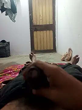 Snapshot of hunter6112 chatting on January 14, 10:47 pm hunter6112 online show from January 14, 10:47 pm