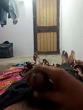 Snapshot of hunter6112 chatting on January 16, 6:23 pm hunter6112 online show from January 16, 6:23 pm