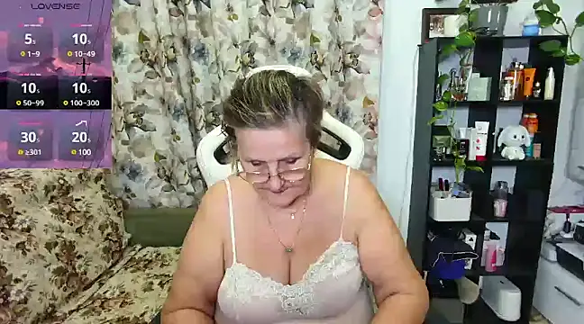 Snapshot of Selenna57 chatting on December 9, 7:07 pm Selenna57 online show from December 9, 7:07 pm