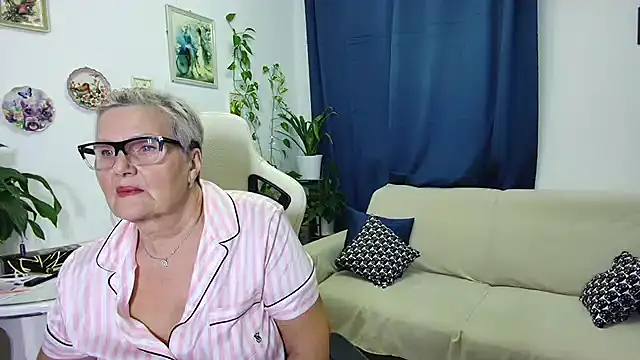 Snapshot of Selenna57 chatting on December 5, 8:16 pm Selenna57 online show from December 5, 8:16 pm