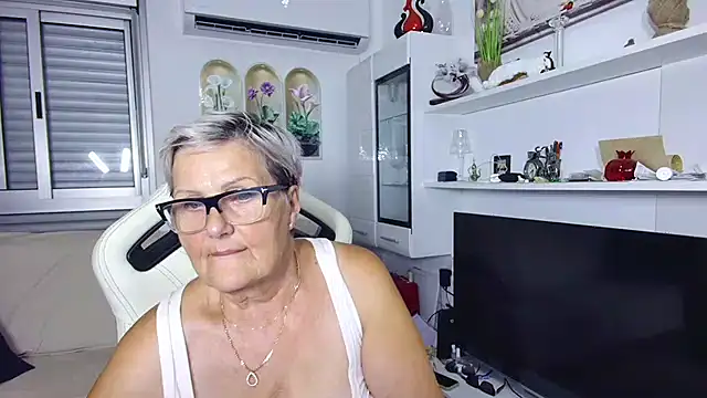Selenna57 online show from July 16, 5:30 pm