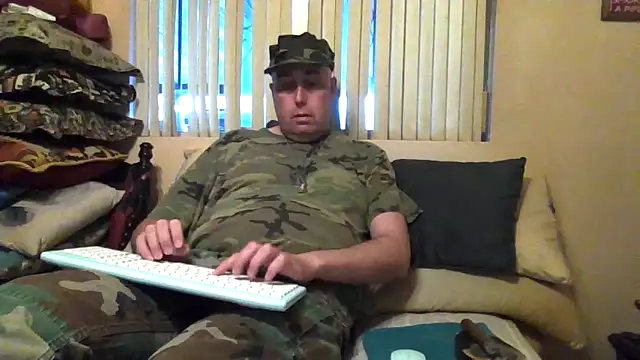 ThriilSergeant15 online show from April 10, 1:22 am