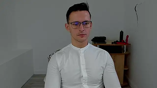 sexxymuscles4u online show from December 2, 7:36 am
