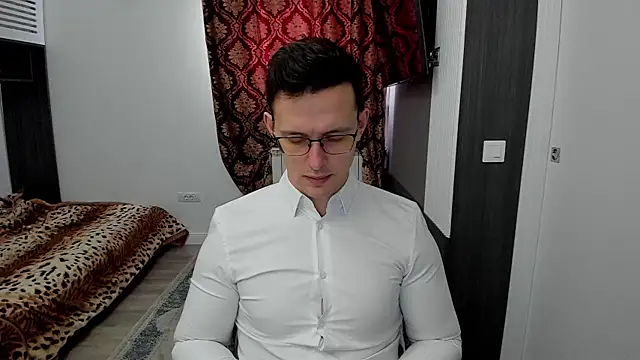 sexxymuscles4u online show from February 21, 8:40 am