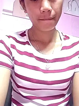 Snapshot of Cutie_body11 chatting on November 19, 12:21 am Cutie body11 online show from November 19, 12:21 am