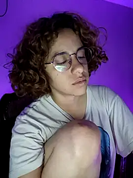 Snapshot of EmmaMelissa0521 chatting on January 8, 8:27 am EmmaMelissa0521 online show from January 8, 8:27 am