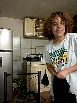 Snapshot of EmmaMelissa0521 chatting on February 4, 6:25 am EmmaMelissa0521 online show from February 4, 6:25 am