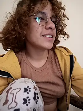 Snapshot of EmmaMelissa0521 chatting on February 13, 9:49 pm EmmaMelissa0521 online show from February 13, 9:49 pm