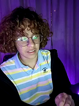 Snapshot of EmmaMelissa0521 chatting on February 18, 1:32 am EmmaMelissa0521 online show from February 18, 1:32 am