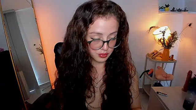 Snapshot of Cassandra_Caiin chatting on November 19, 4:18 pm Cassandra Caiin online show from November 19, 4:18 pm