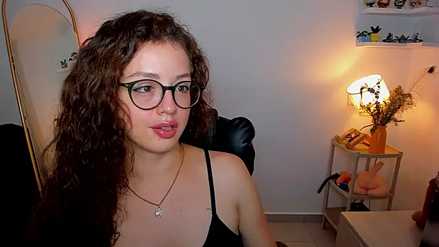 Snapshot of Cassandra_Caiin chatting on November 30, 7:34 am Cassandra Caiin online show from November 30, 7:34 am