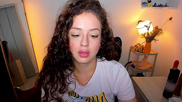 Snapshot of Cassandra_Caiin chatting on December 14, 3:12 am Cassandra Caiin online show from December 14, 3:12 am