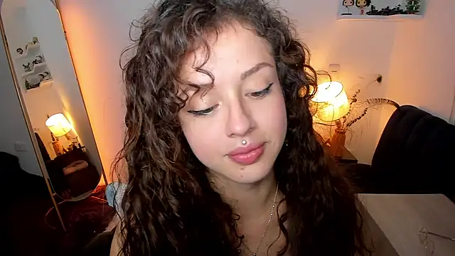 Snapshot of Cassandra_Caiin chatting on April 21, 4:30 am Cassandra Caiin online show from April 21, 4:30 am