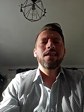 Snapshot of mattregarde chatting on December 15, 1:04 pm mattregarde online show from December 15, 1:04 pm