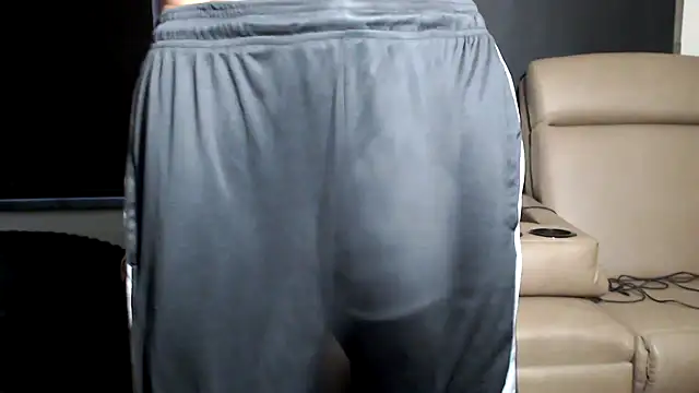 Snapshot of ThickD2C chatting on March 5, 10:28 pm ThickD2C online show from March 5, 10:28 pm