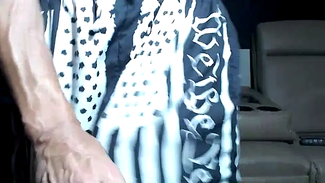 Snapshot of ThickD2C chatting on March 13, 7:31 pm ThickD2C online show from March 13, 7:31 pm