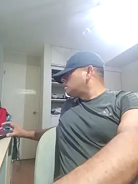 chicoguapo8 online show from February 25, 5:41 am