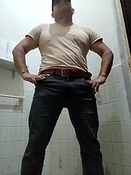 chicoguapo8 online show from September 26, 10:30 am