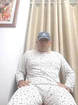 chicoguapo8 online show from October 1, 11:05 am