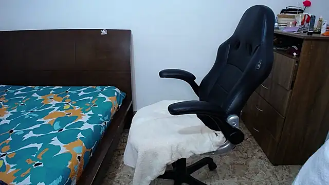 Snapshot of alexa_milsf chatting on October 18, 1:08 am alexa milsf online show from October 18, 1:08 am