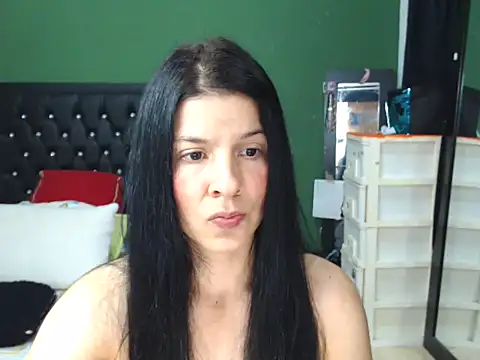 Estefani 32 online show from December 29, 4:19 pm