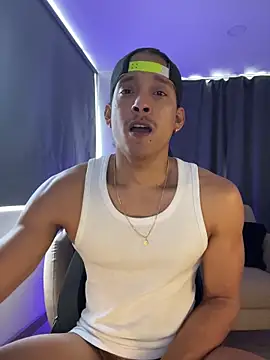 Snapshot of Liam_V chatting on March 5, 3:52 pm Liam V online show from March 5, 3:52 pm