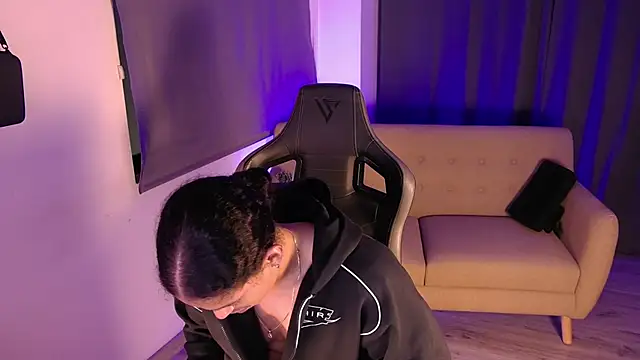 Snapshot of Liam_V chatting on March 6, 5:15 am Liam V online show from March 6, 5:15 am