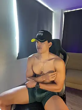 Snapshot of Liam_V chatting on March 10, 2:33 pm Liam V online show from March 10, 2:33 pm