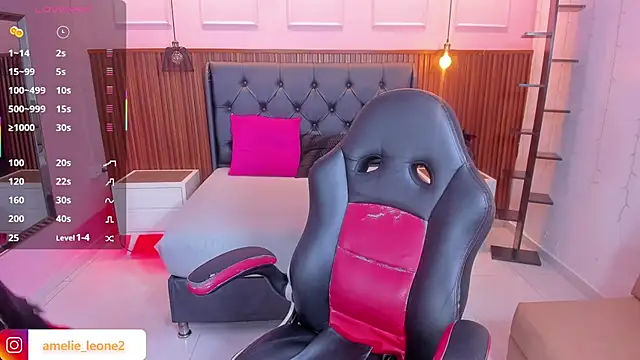 AMELIELEONE online show from October 8, 12:25 pm