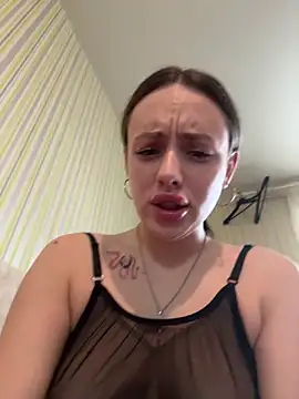 Lisaaan online show from February 28, 8:53 am