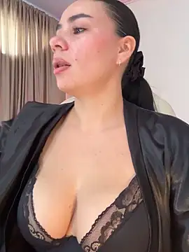 Snapshot of MeganDupont chatting on December 1, 2:00 pm MeganDupont online show from December 1, 2:00 pm