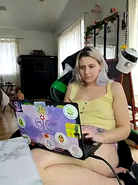 Snapshot of ScarletCallings420 chatting on January 24, 9:58 pm ScarletCallings420 online show from January 24, 9:58 pm