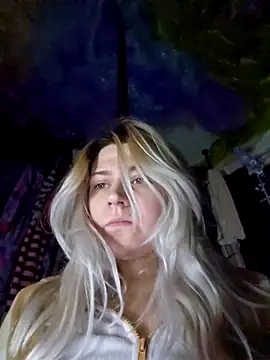 Snapshot of ScarletCallings420 chatting on February 14, 4:41 pm ScarletCallings420 online show from February 14, 4:41 pm