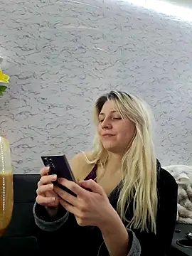 ScarletCallings420 online show from January 6, 10:23 pm