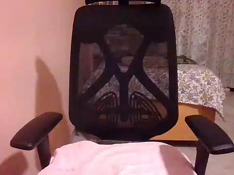 Snapshot of Pinky_4 chatting on December 31, 7:51 pm Pinky 4 online show from December 31, 7:51 pm