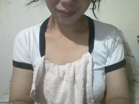 Snapshot of spankmybootyxxx chatting on April 19, 12:00 am spankmybootyxxx online show from April 19, 12:00 am