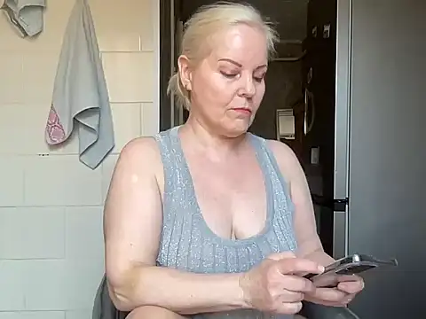 Snapshot of milaja chatting on April 18, 12:42 pm milaja online show from April 18, 12:42 pm